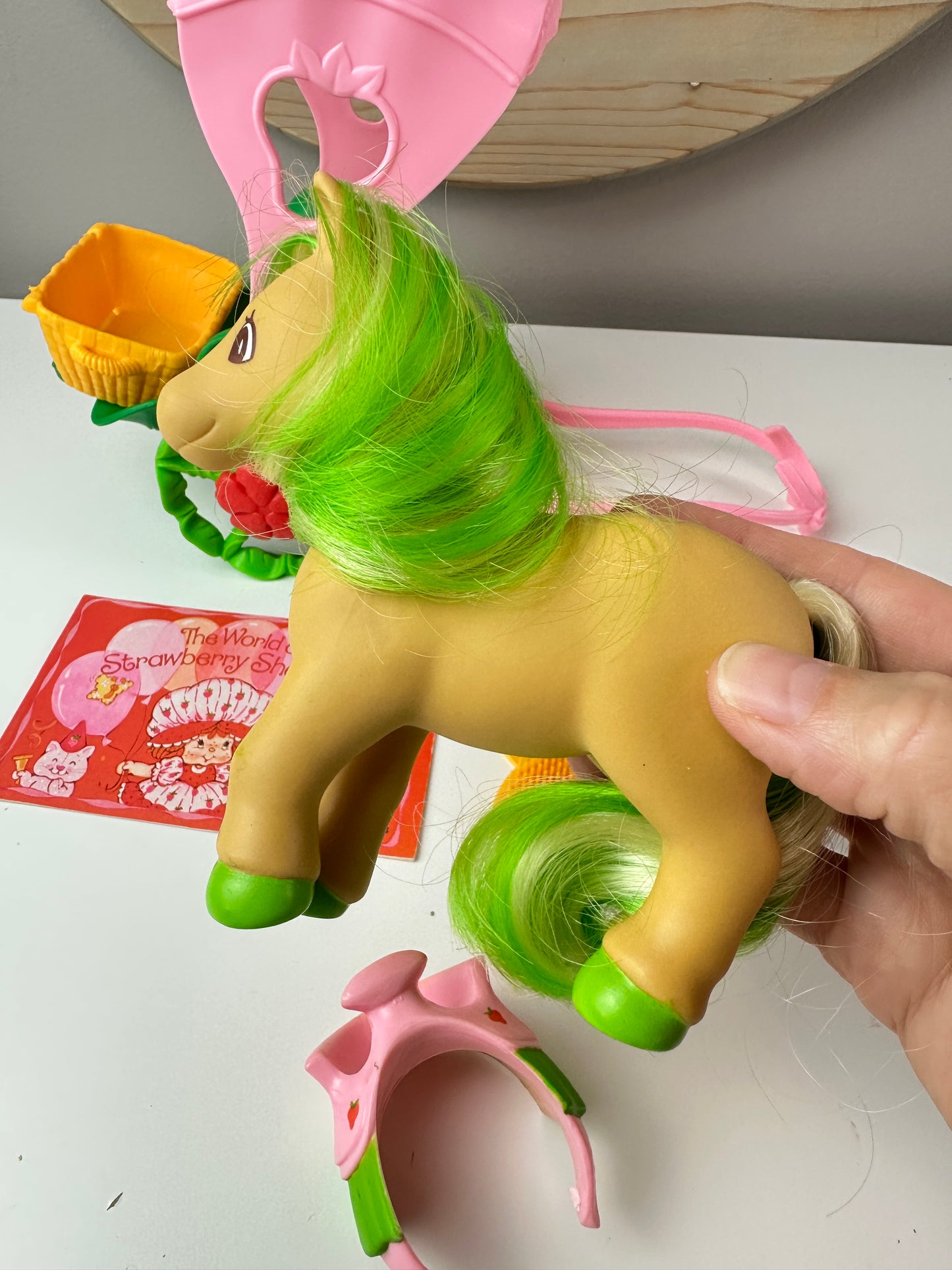 1984 Kenner Strawberry Shortcake Maple Stirrup & The Oatsmobile Playset *Berry Vault*