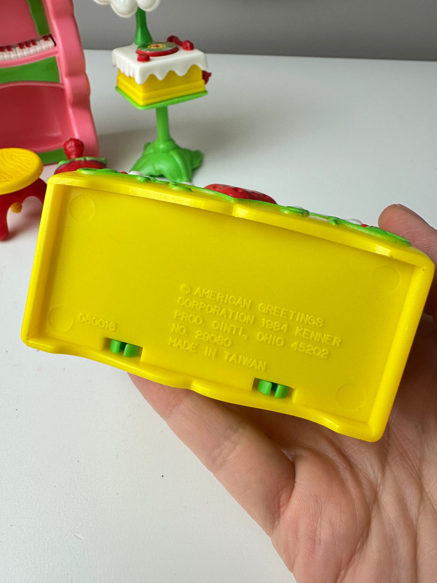 1985 Kenner Strawberry Shortcake Berry Happy Home Berry Fancy Fun Foom Furniture - Toy Box