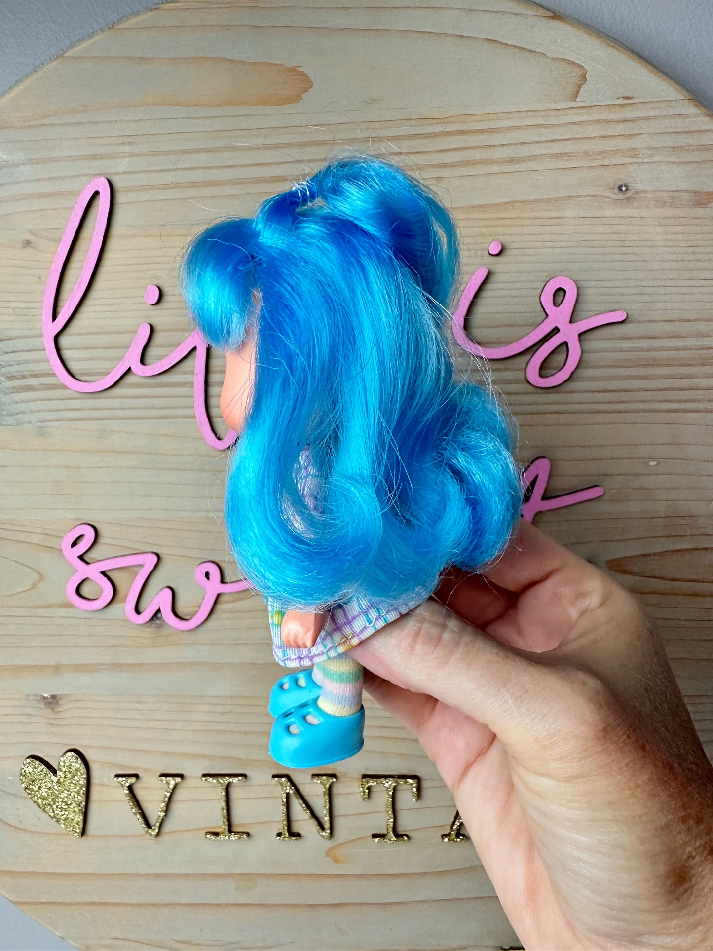 1985 Estrela Moranguinho Strawberry Shortcake Uvinha "Little Grape" Doll - Knot of Ribbon Line
