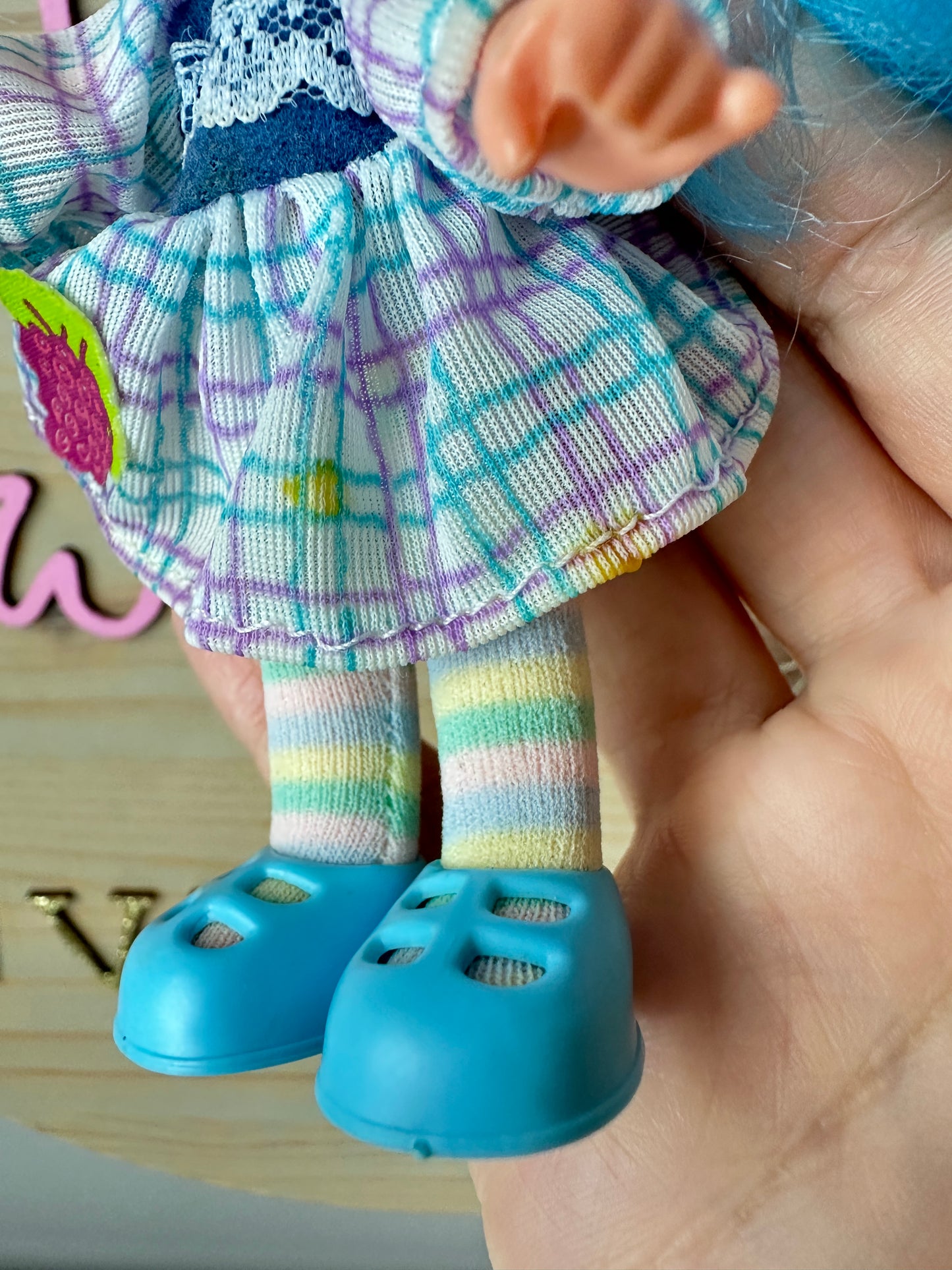 1985 Estrela Moranguinho Strawberry Shortcake Uvinha "Little Grape" Doll - Knot of Ribbon Line