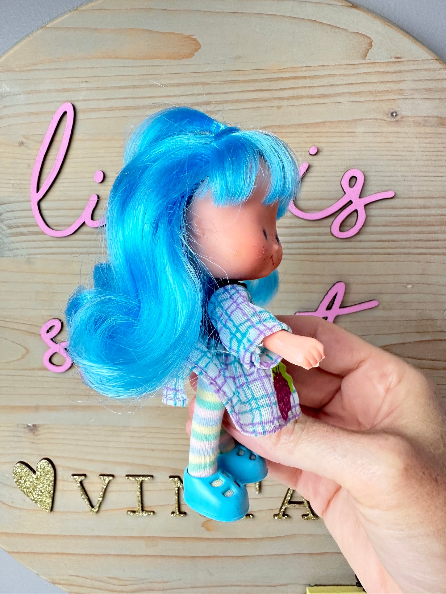 1985 Estrela Moranguinho Strawberry Shortcake Uvinha "Little Grape" Doll - Knot of Ribbon Line