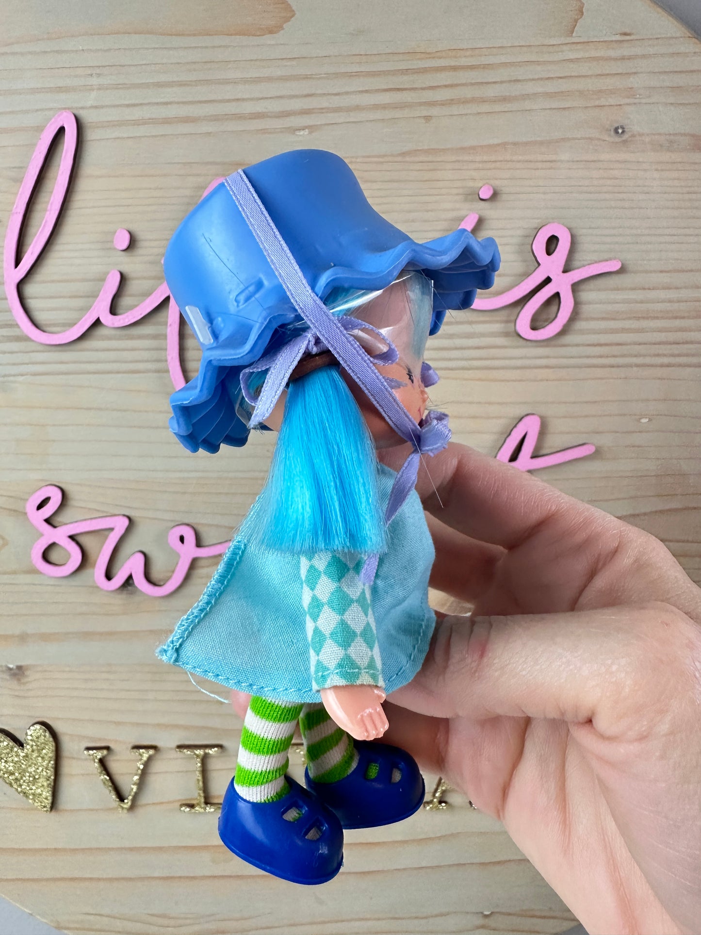 1980 Kenner Strawberry Shortcake Blueberry Muffin Flat Hands First Release Doll