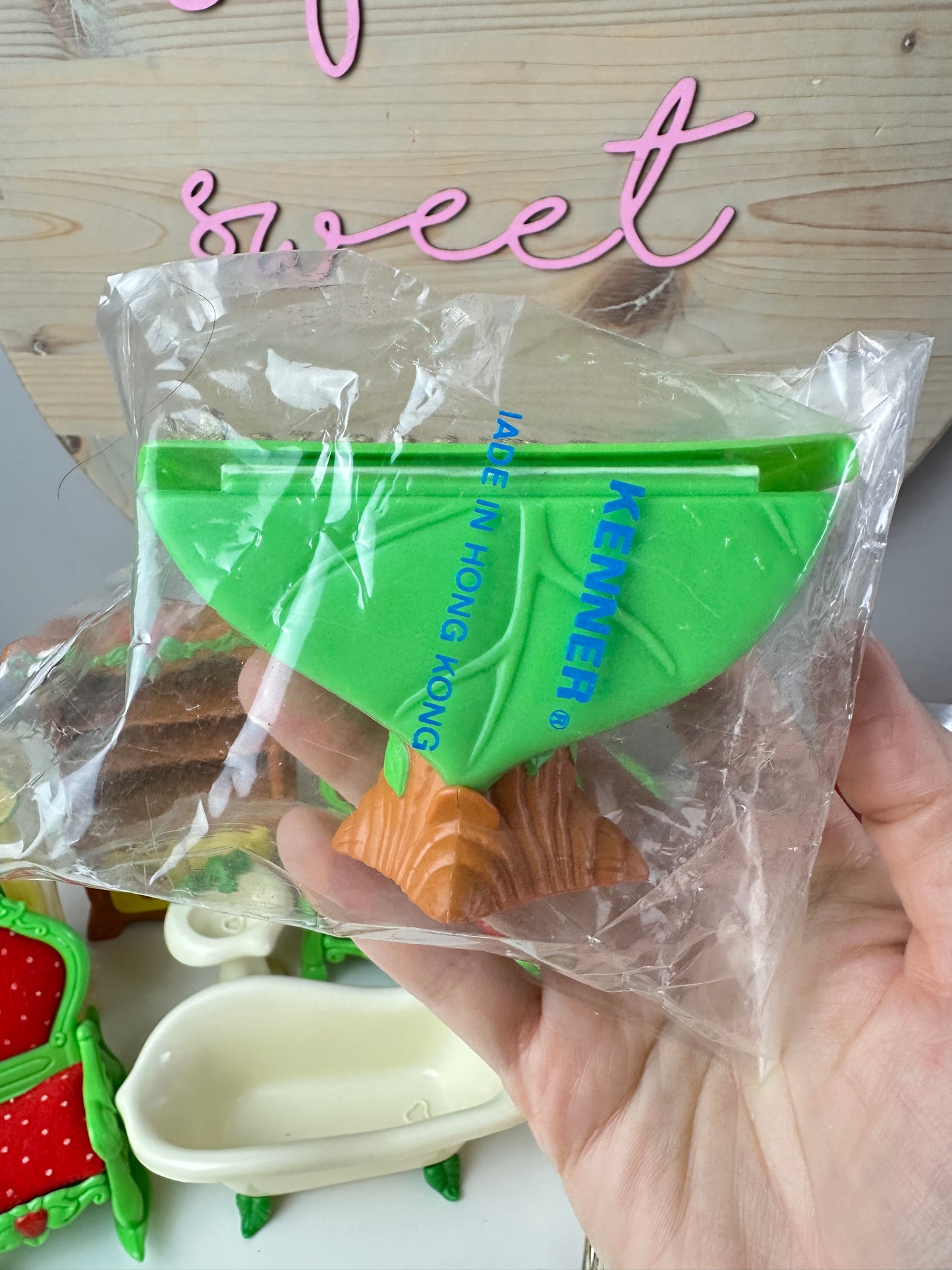1983 Kenner Strawberry Shortcake Berry Happy Home Furniture *Berry Vault*