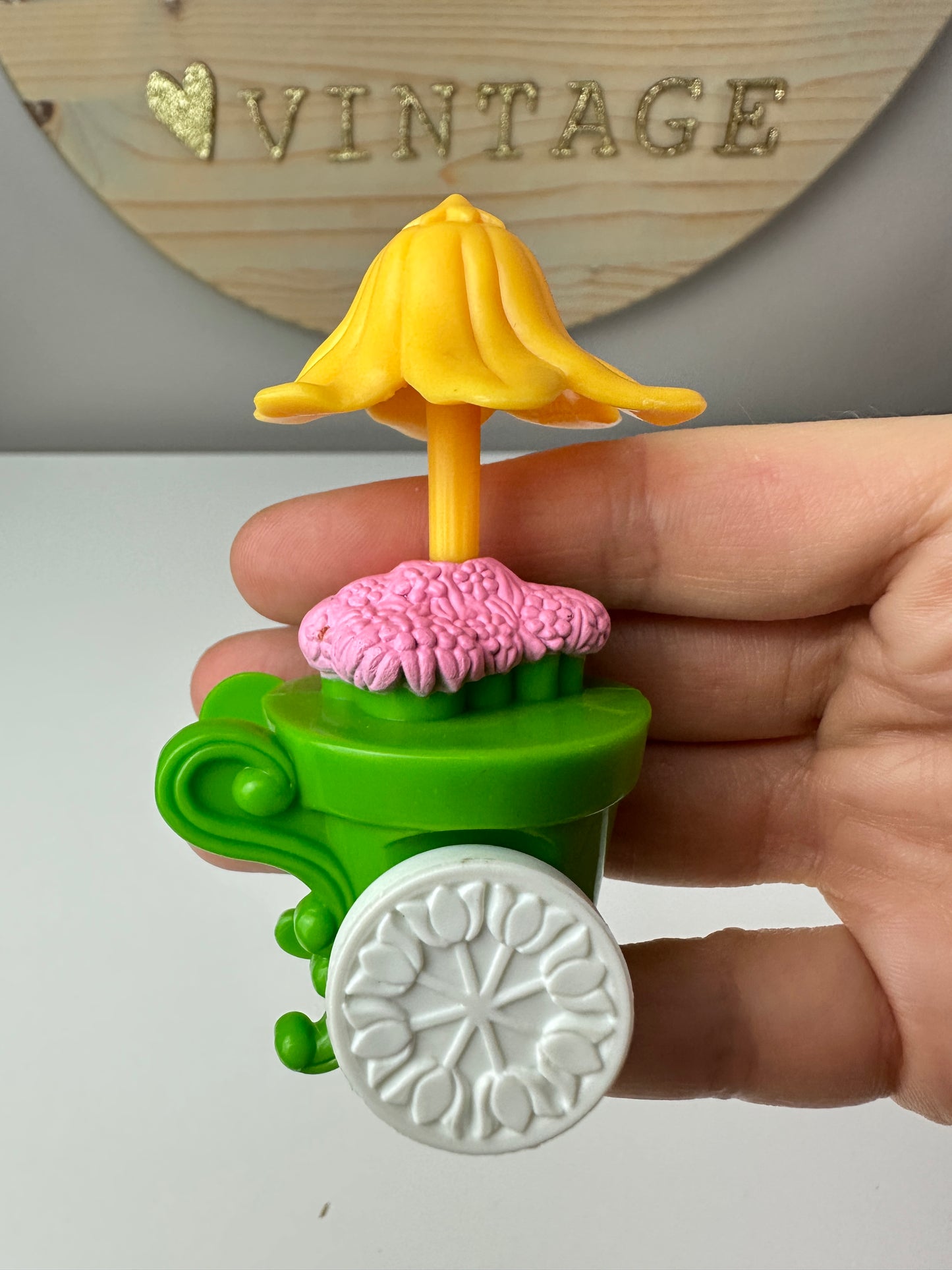 1983 Kenner Strawberry Shortcake Deluxe Miniature Strawberry Shortcake Mint Tulip's Flower Cart