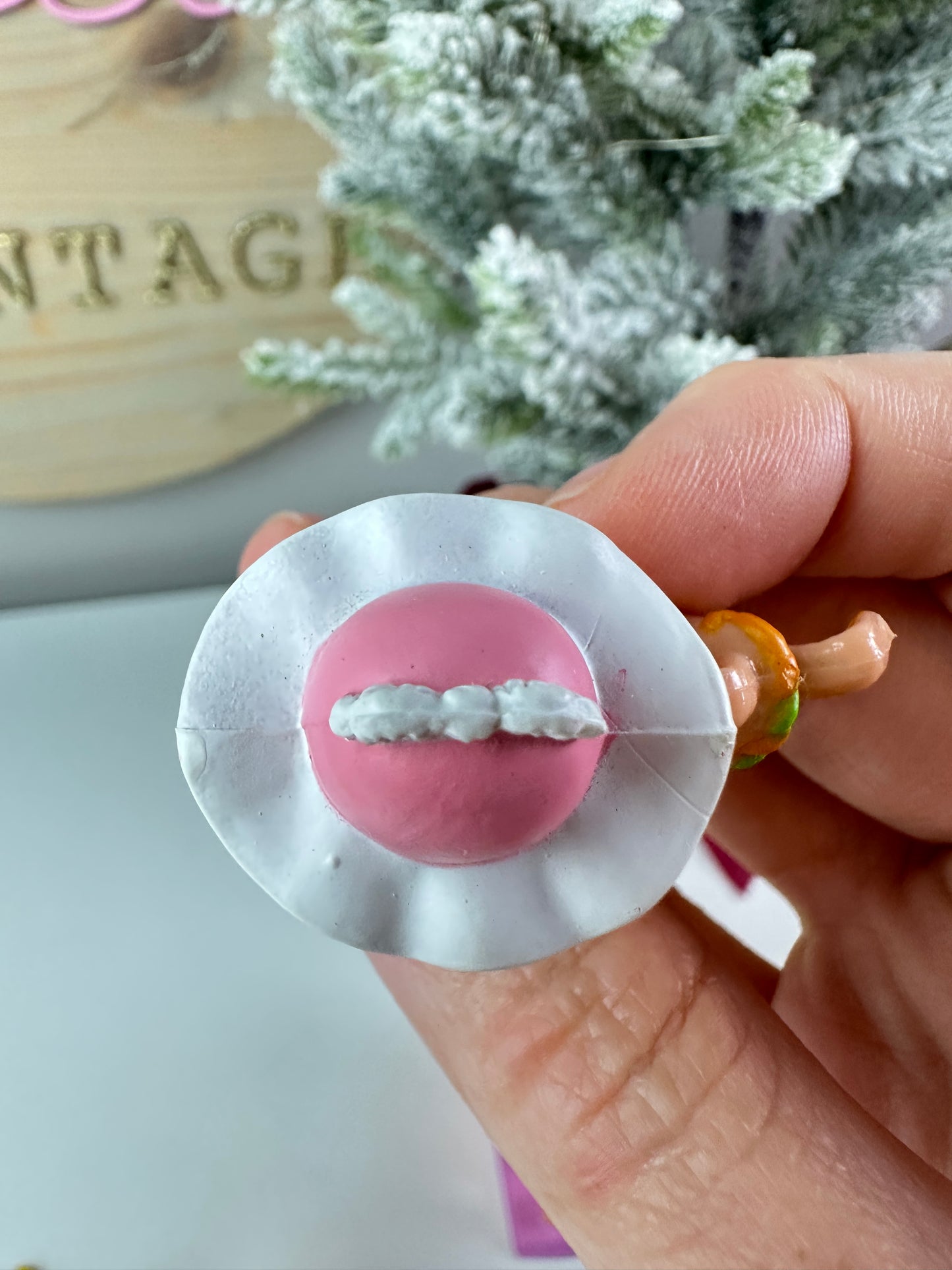 1984 Kenner Strawberry Shortcake Cafe Ole with Burrito at a Pottery Wheel Deluxe Miniature *Berry Vault*