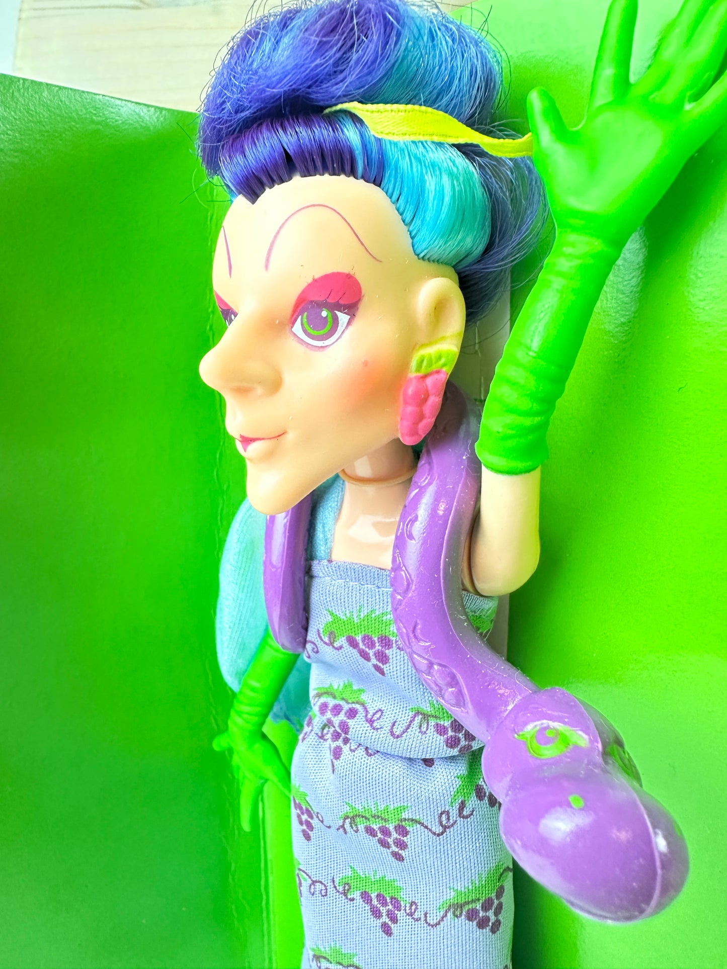 1982 Kenner Strawberry Shortcake Sour Grapes with Dregs MOC *Berry Vault*