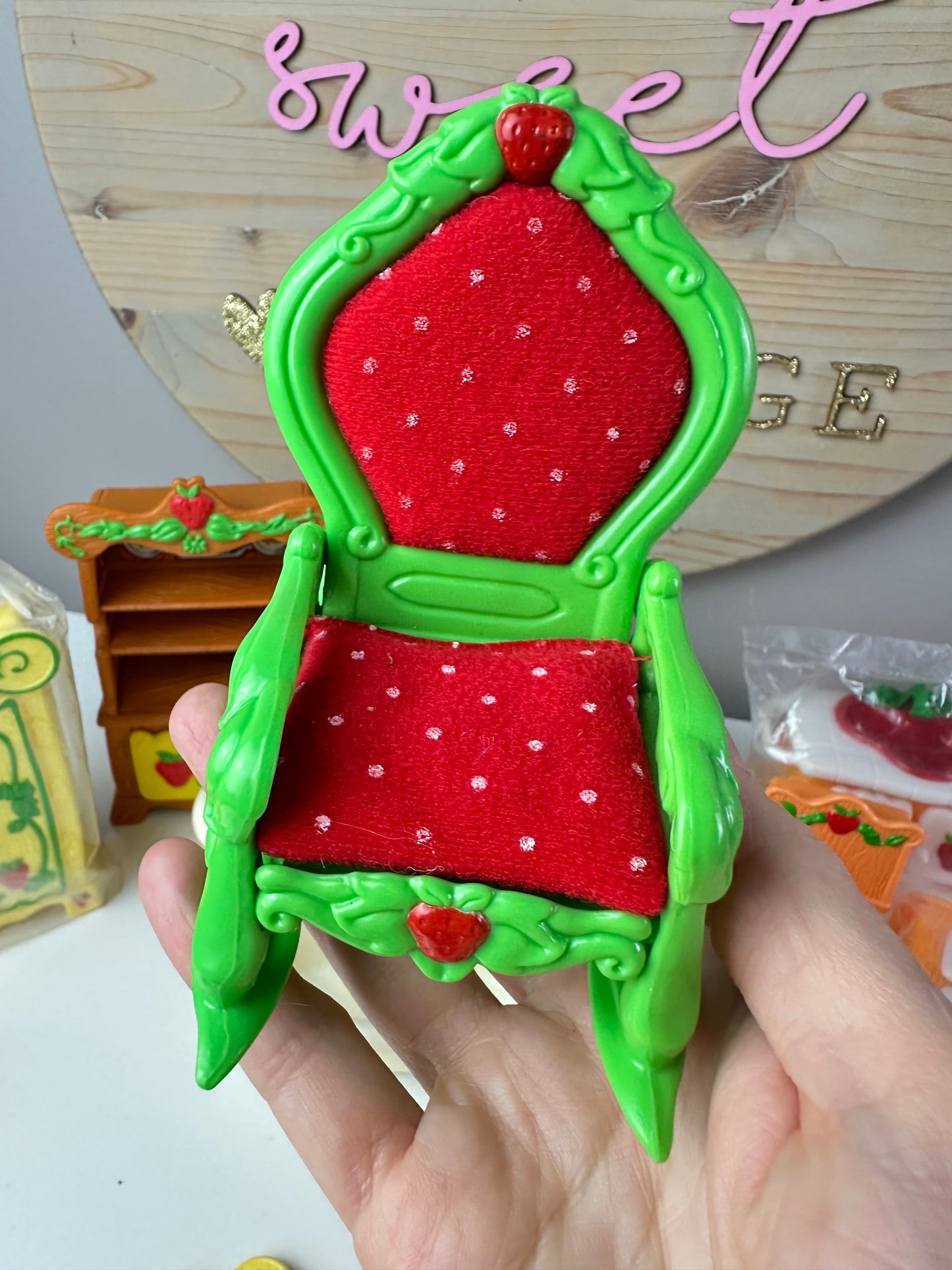 1983 Kenner Strawberry Shortcake Berry Happy Home Furniture *Berry Vault*