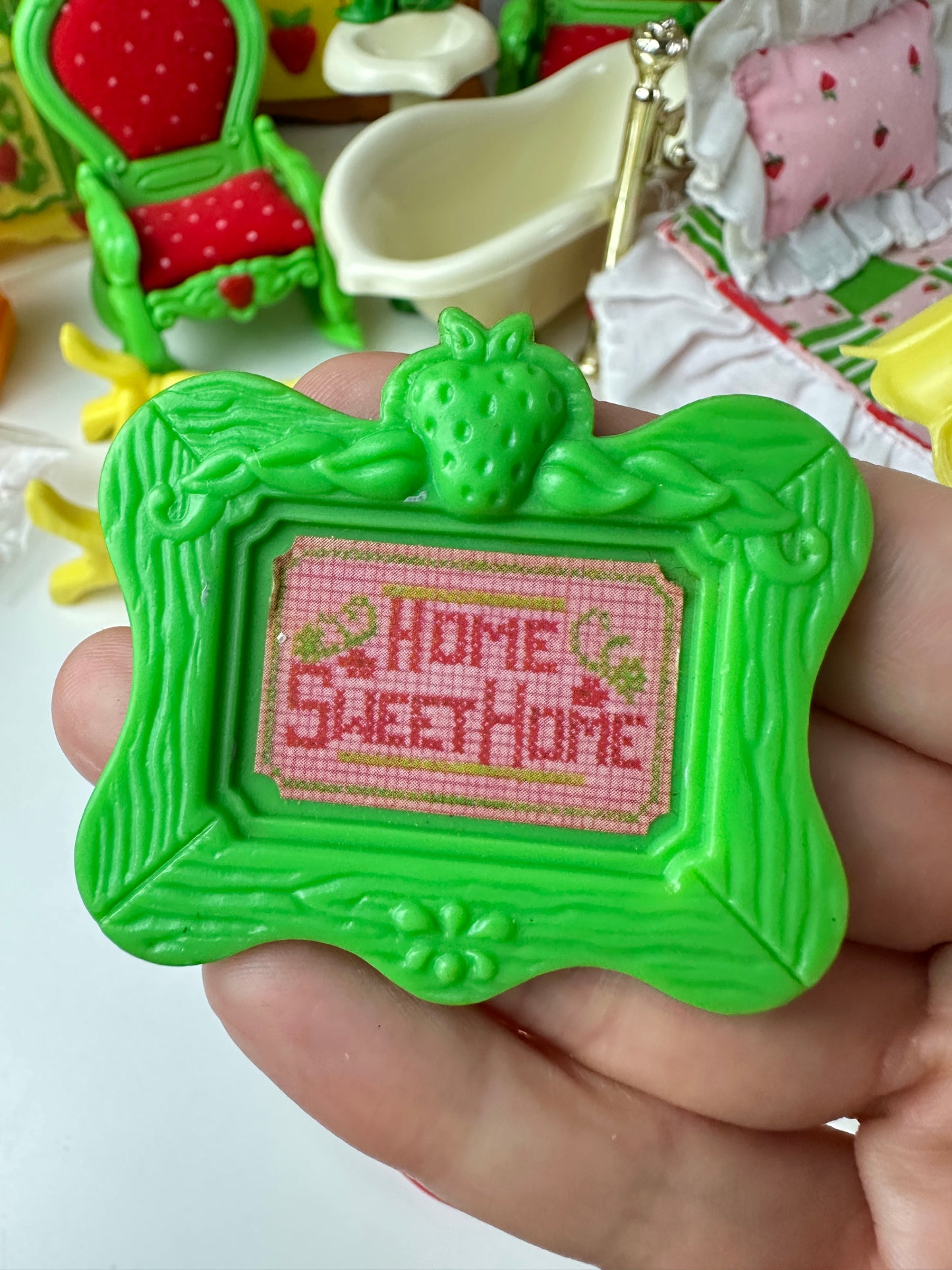 1983 Kenner Strawberry Shortcake Berry Happy Home Furniture *Berry Vault*