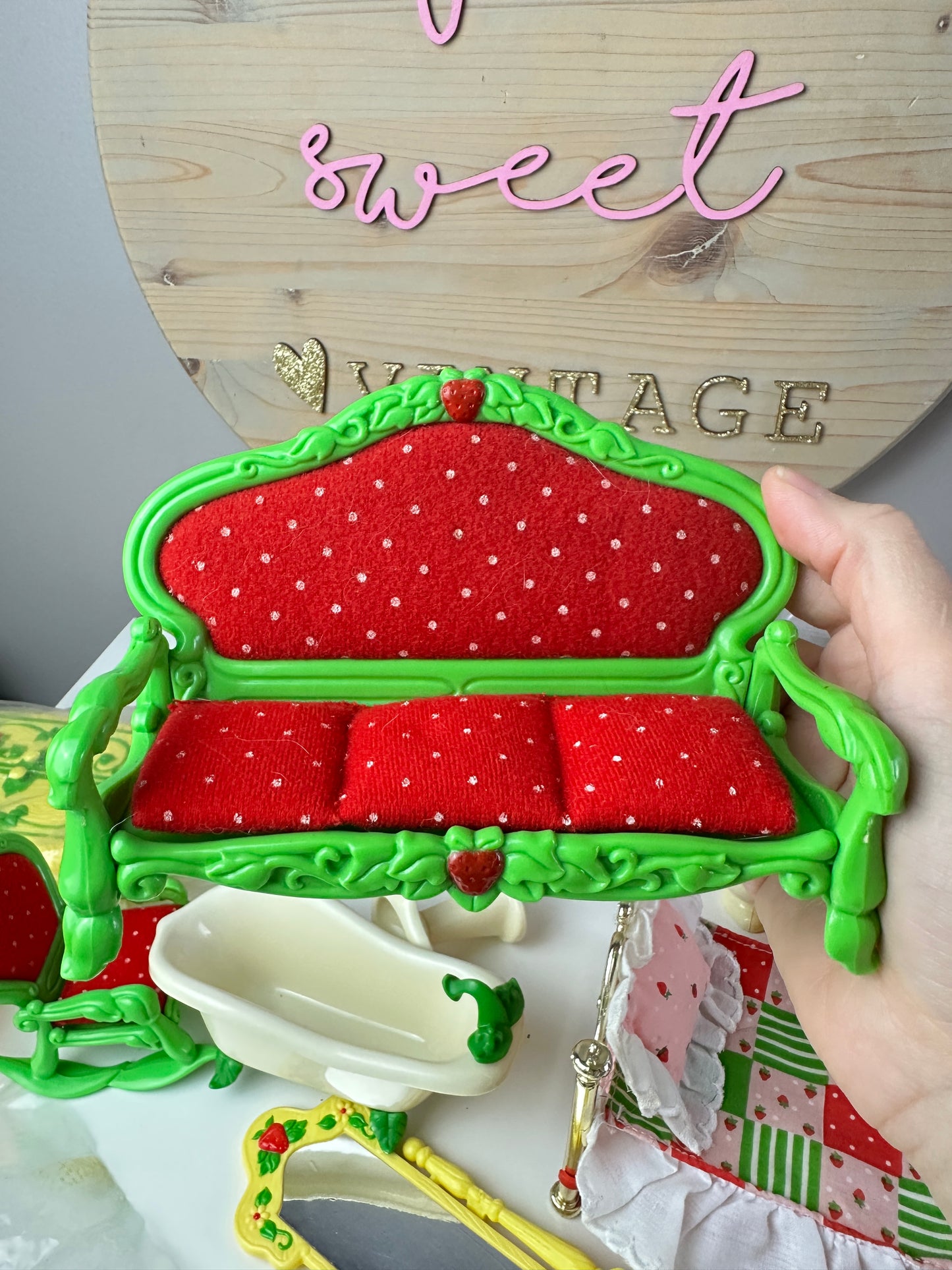 1983 Kenner Strawberry Shortcake Berry Happy Home Furniture *Berry Vault*