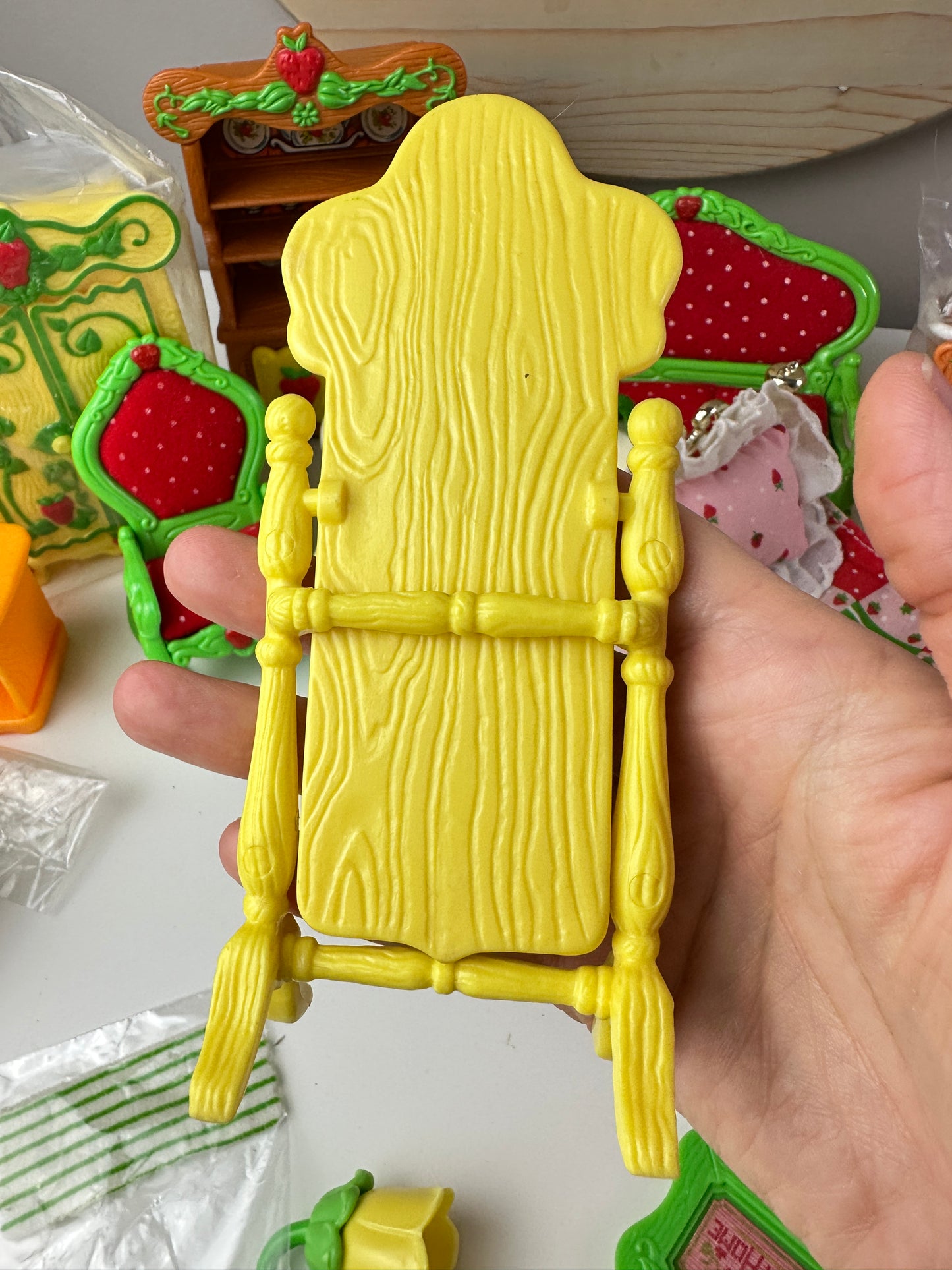 1983 Kenner Strawberry Shortcake Berry Happy Home Furniture *Berry Vault*