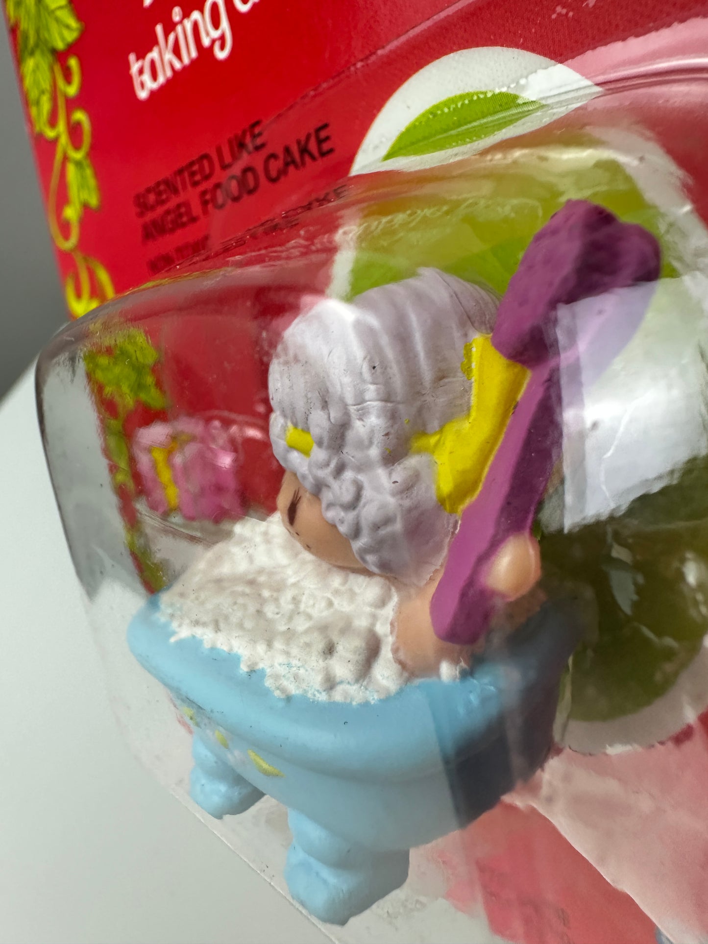 1982 Kenner Strawberry Shortcake Angel Cake in a Bath Miniature Figure MOC *Berry Vault*