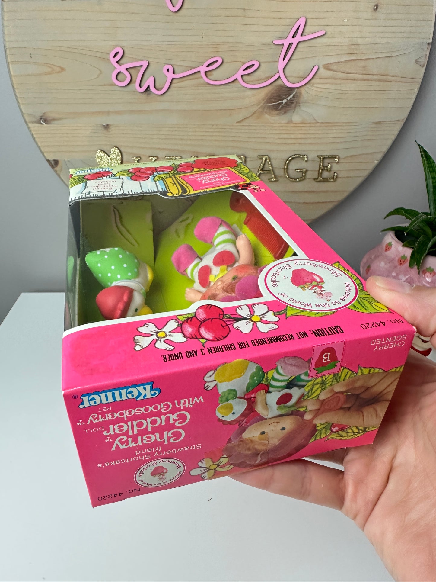 1982 Kenner Strawberry Shortcake Cherry Cuddler with Gooseberry Doll NRFB Sealed *Berry Vault*