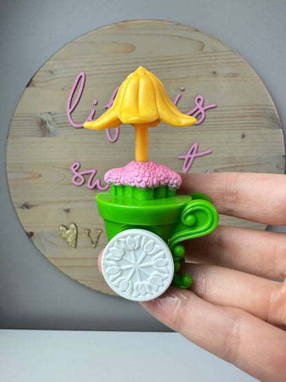 1983 Kenner Strawberry Shortcake Mint Tulip's Cart Deluxe Mini Accessory Only