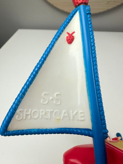 1983 Kenner Strawberry Shortcake with Custard on a Sailboat Deluxe Miniature Set