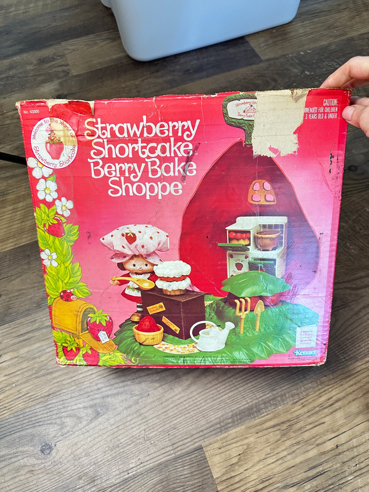1980 Kenner Strawberry Shortcake Bake Shoppe with Box
