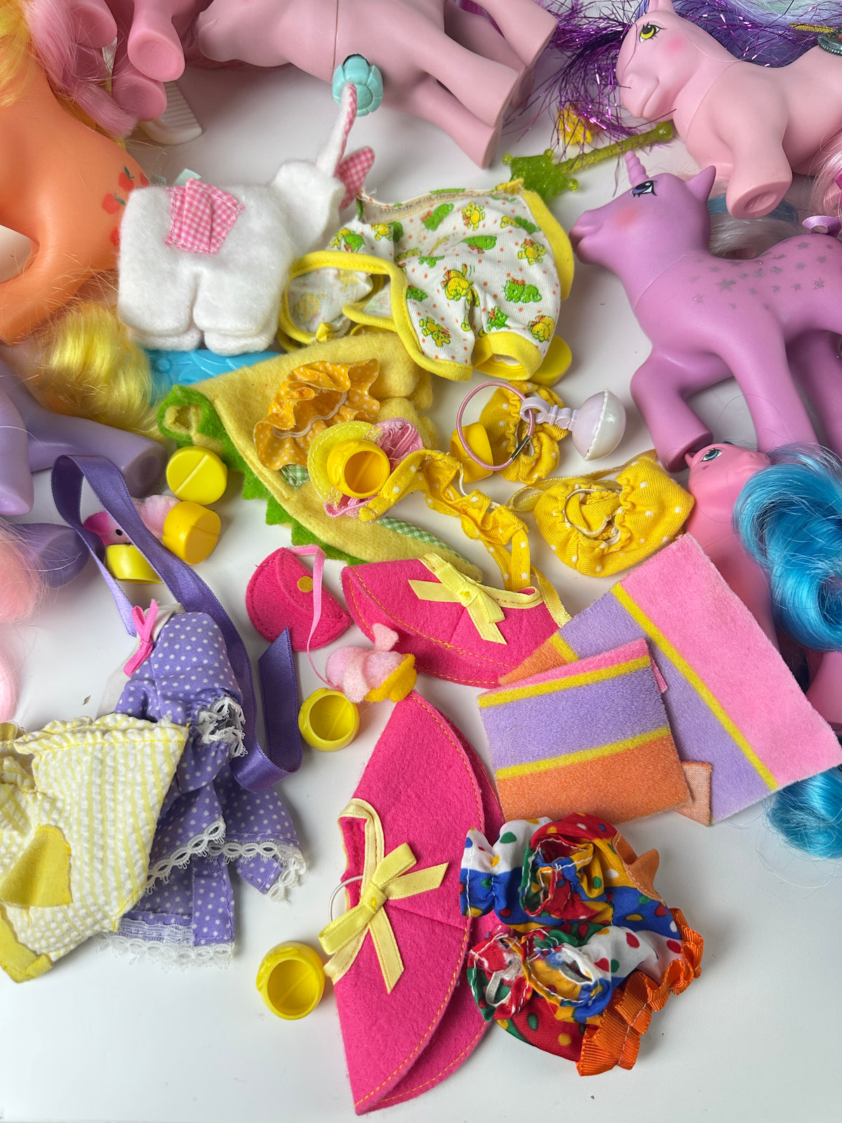 1980s G1 My Little Pony Lot with Accessories & Guide *Berry Vault*