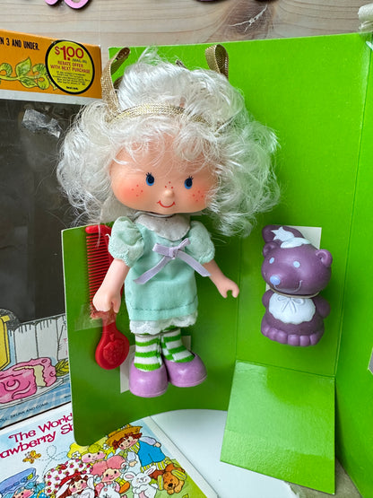 1982 Kenner Strawberry Shortcake Angel Cake with Souffle Doll MIB