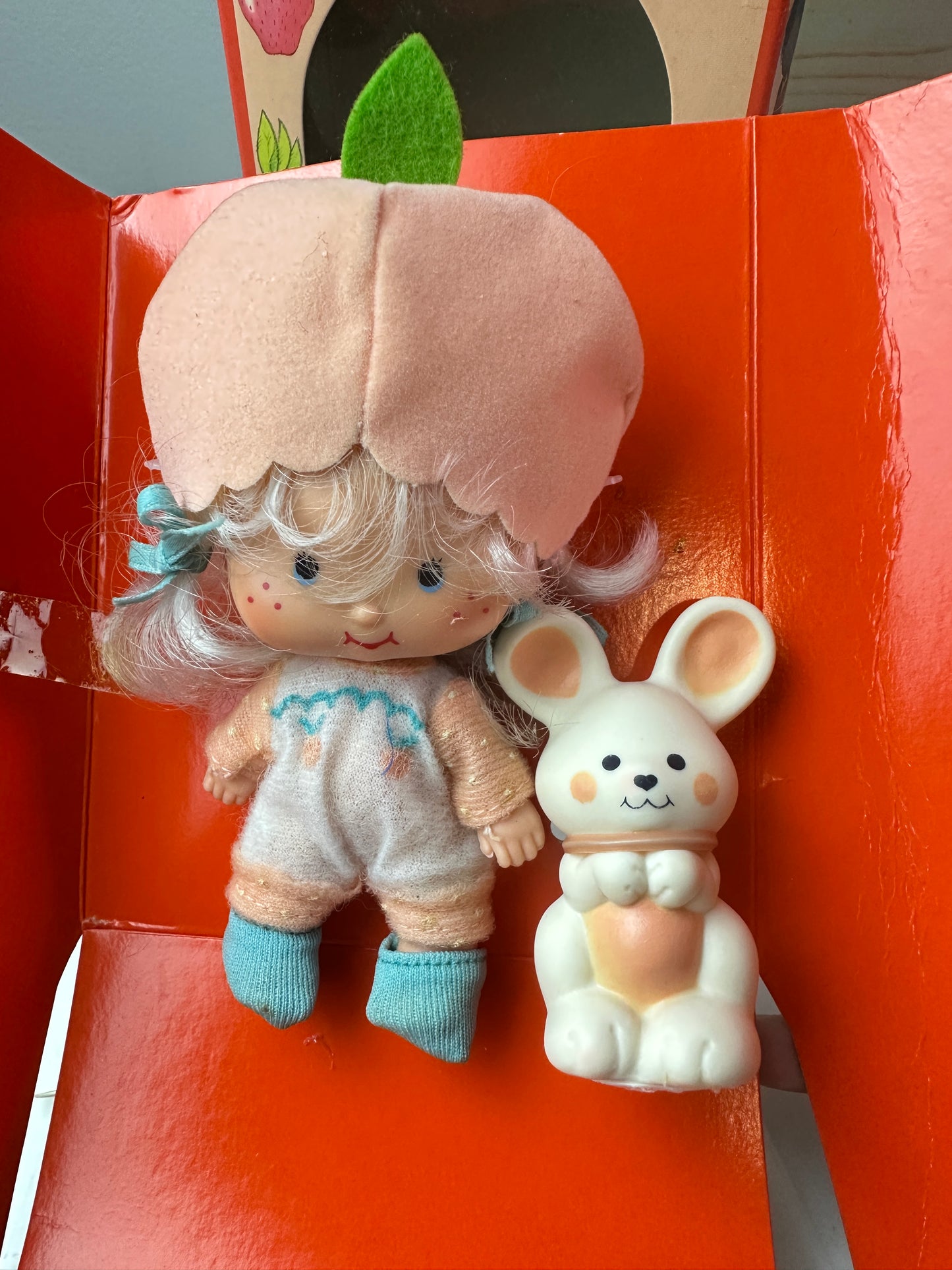 1980 Kenner Strawberry Shortcake Apricot with Hopsalot Doll