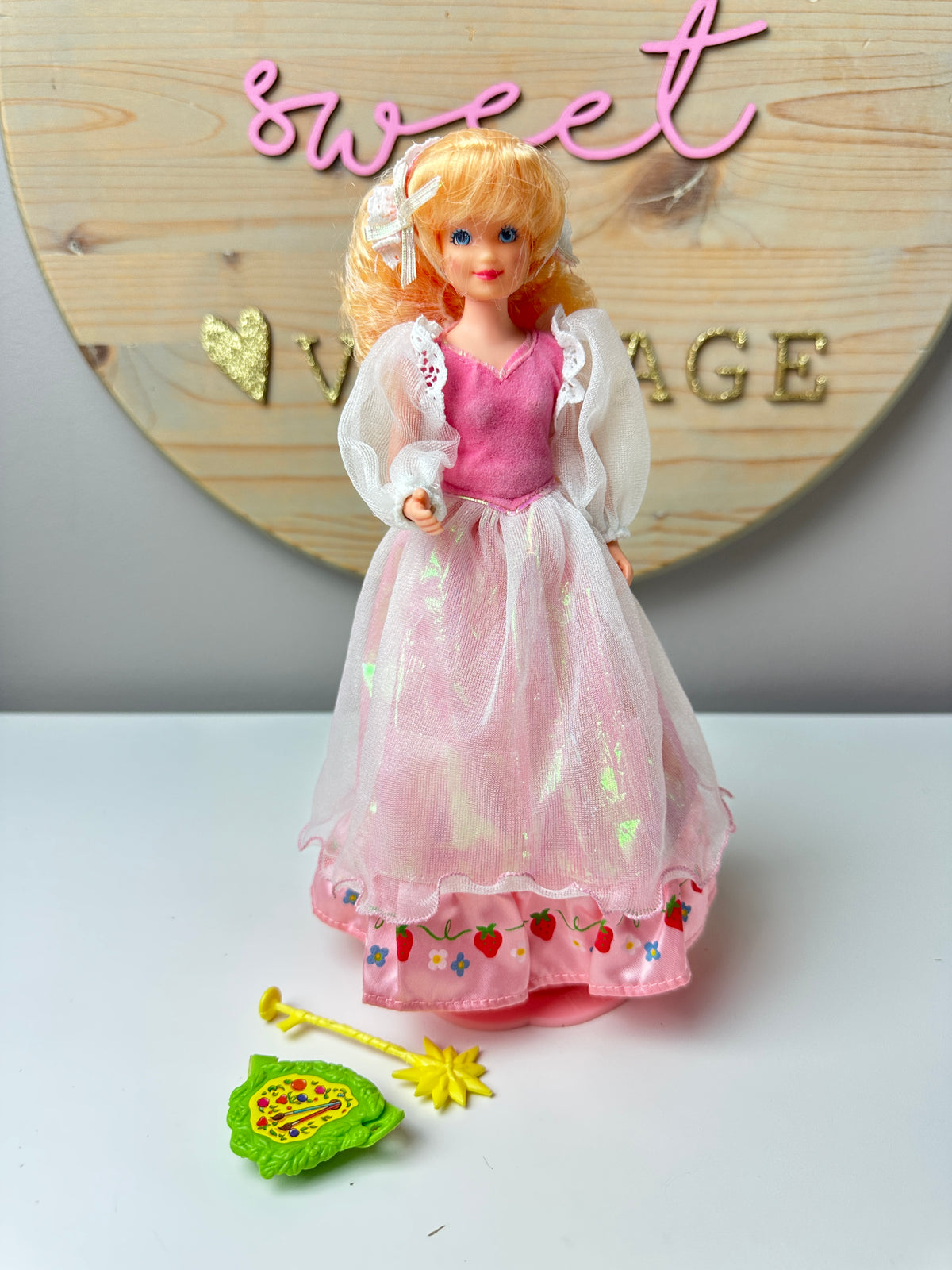 1985 Kenner Strawberry Shortcake Plum Berry Berrykin Princess Doll *Berry Vault*