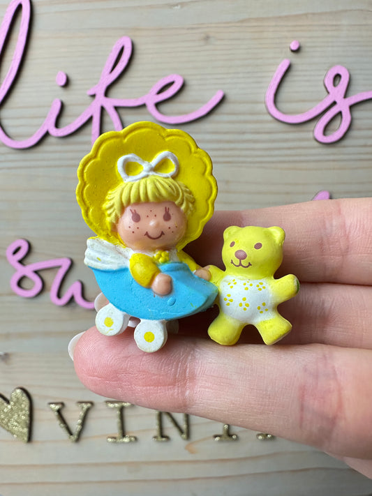 1980s Kenner Strawberry Shortcake Butter Cookie with Jelly Bear in a Buggy Strawberryland Miniature [Scented]