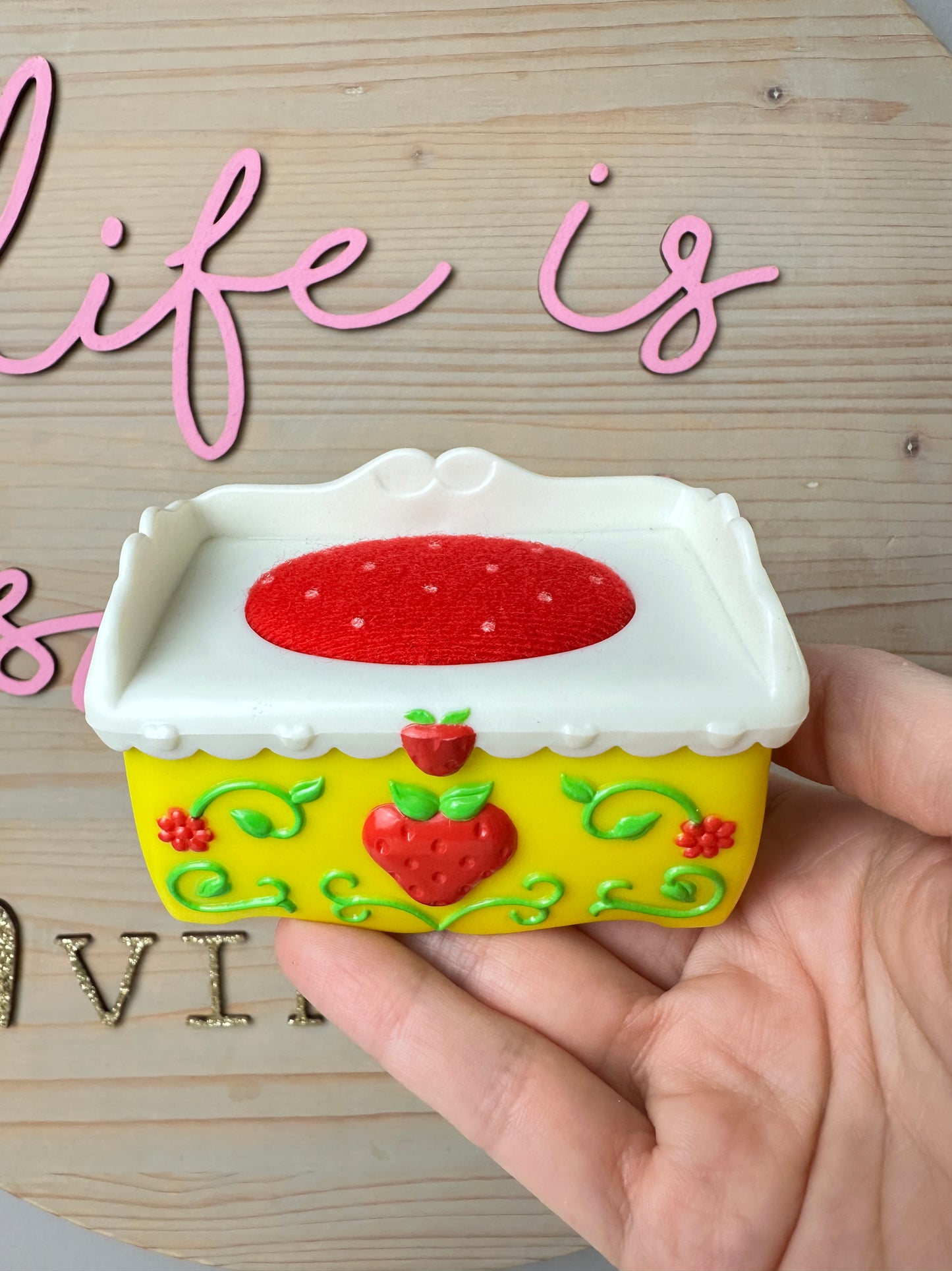 1985 Kenner Strawberry Shortcake Berry Happy Home Berry Fancy Fun Foom Furniture - Toy Box