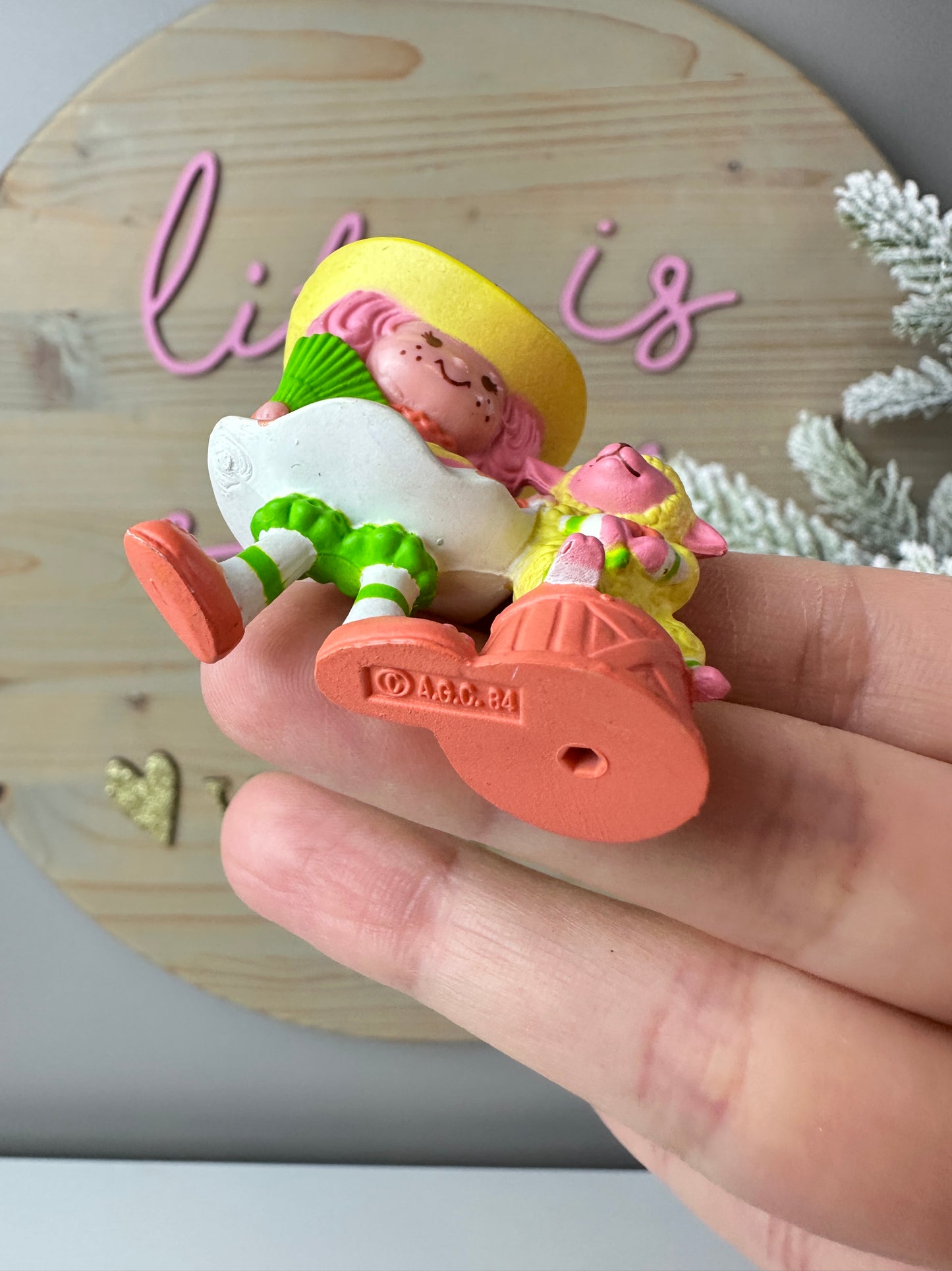 1984 Kenner Strawberry Shortcake Peach Blush with Melonie Belle with a Fan Mini PVC Figure *Berry Vault*