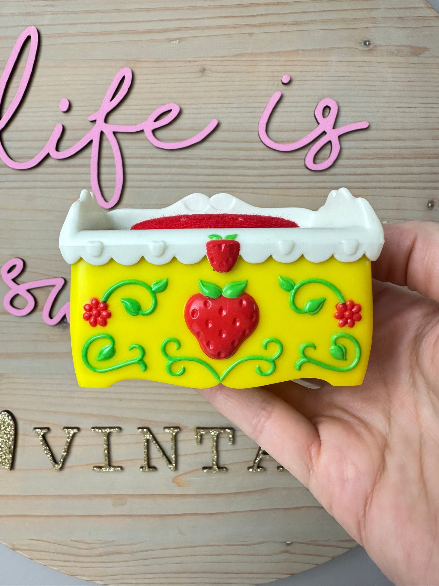 1985 Kenner Strawberry Shortcake Berry Happy Home Berry Fancy Fun Foom Furniture - Toy Box