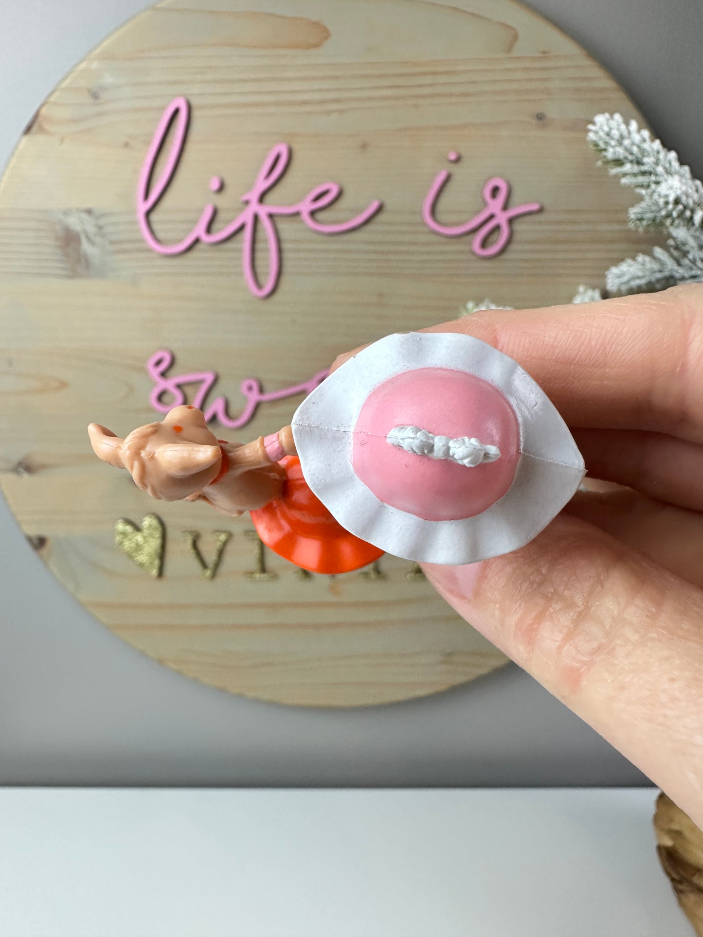 1984 Kenner Strawberry Shortcake Cafe Ole Dancing Around a Hat with Burrito Mini PVC Figure *Berry Vault*