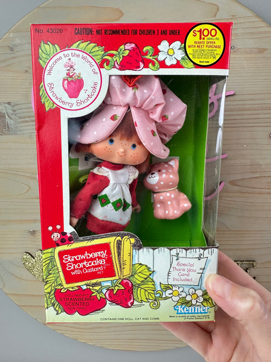 1982 Kenner Strawberry Shortcake with Custard Doll NRFB Sealed *Berry Vault*