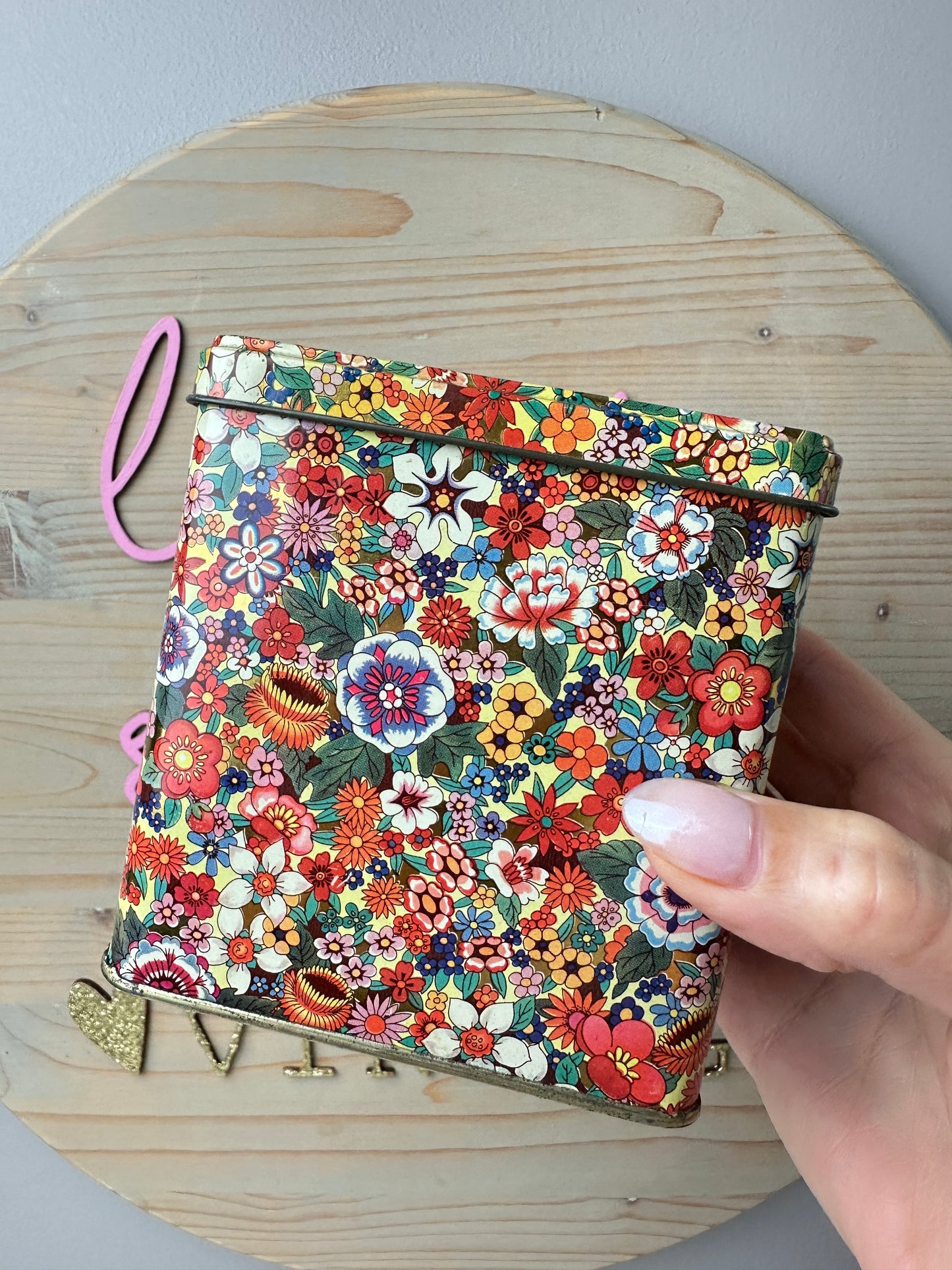 60s/70s Daher Floral Hinged Tin [England]