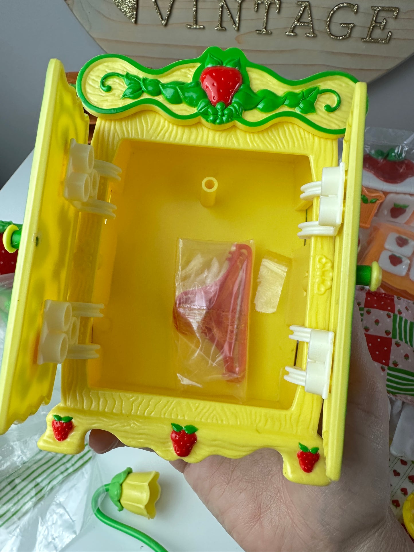 1983 Kenner Strawberry Shortcake Berry Happy Home Furniture *Berry Vault*