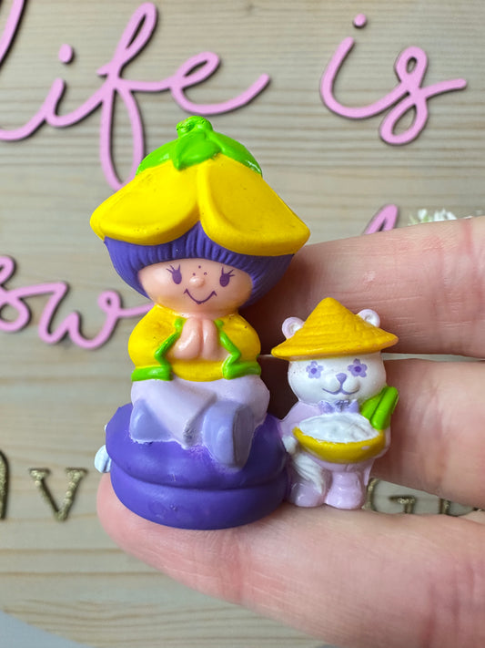 1984 Kenner Strawberry Shortcake Almond Tea with Marza Panda sitting on a Cushion Mini PVC Figure RARE *Damage*