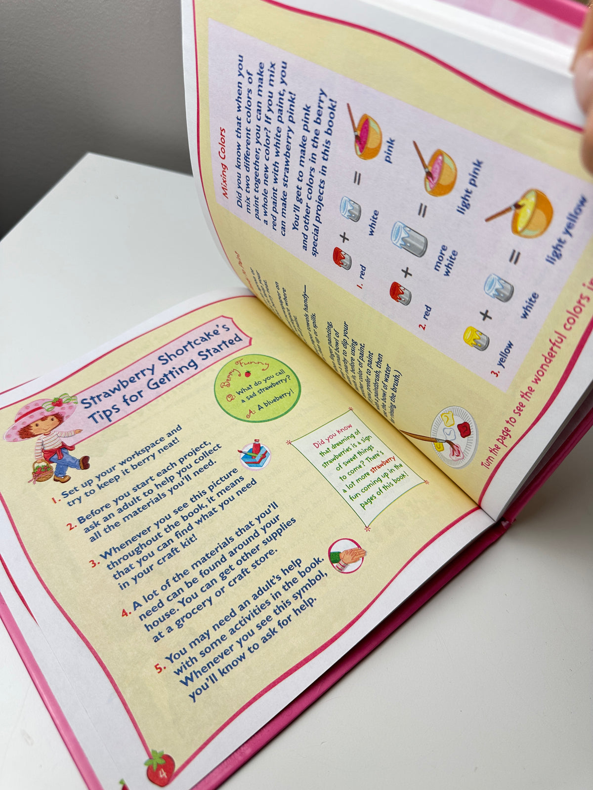 2004 TCFC Scholastic Strawberry Shortcake Berry Fun Book