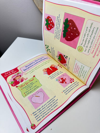 2004 TCFC Scholastic Strawberry Shortcake Berry Fun Book