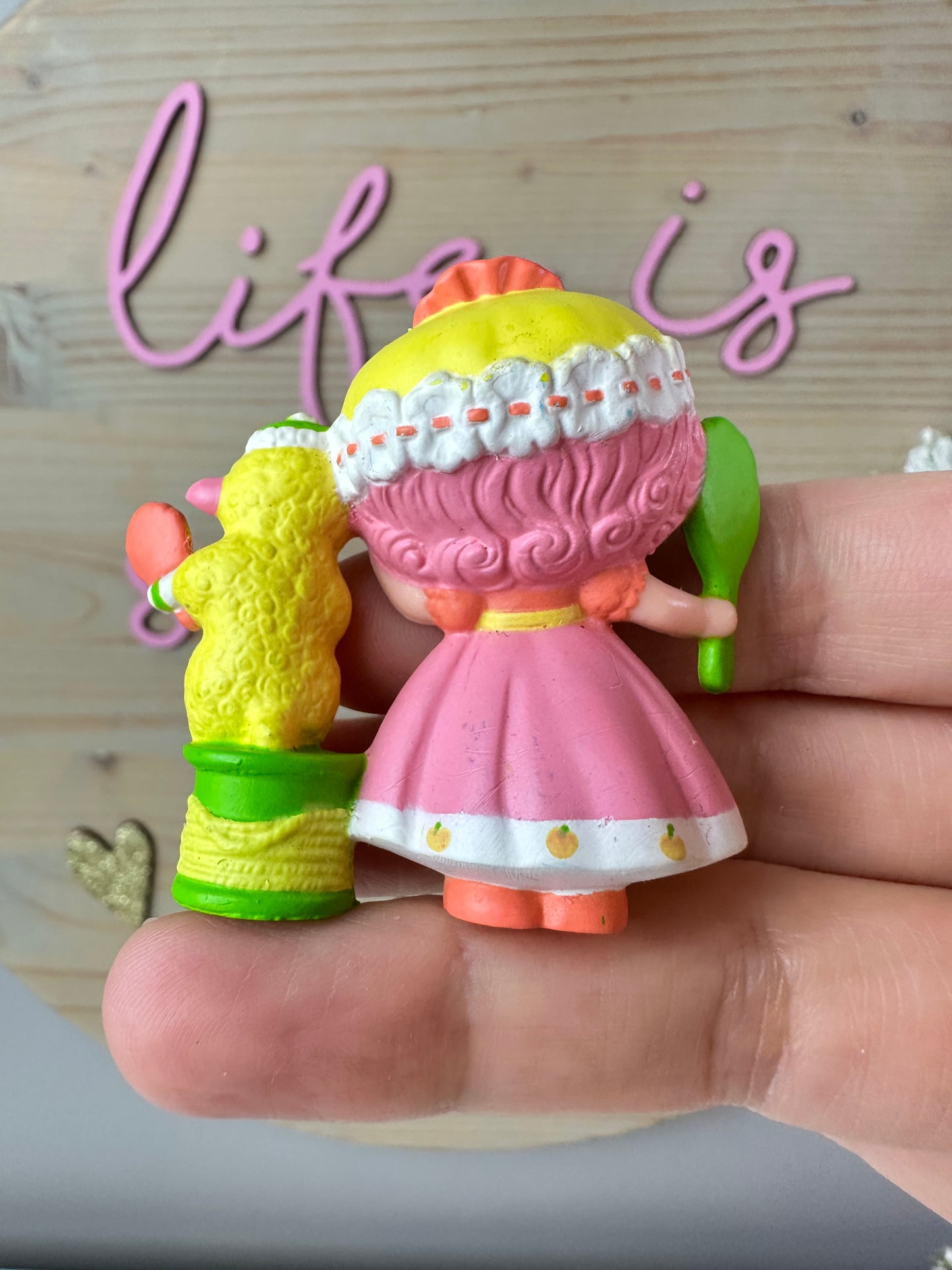 1984 Kenner Strawberry Shortcake Peach Blush with Melonie Belle Getting Ready for Bed Mini PVC Figure *Berry Vault*