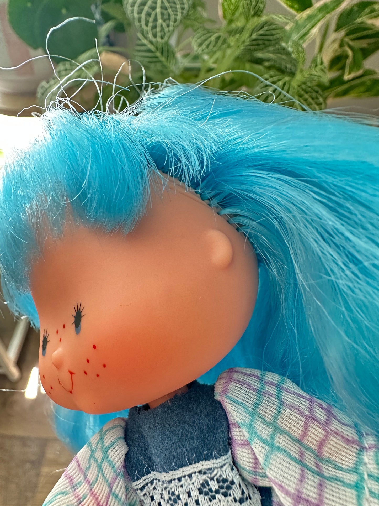 1985 Estrela Moranguinho Strawberry Shortcake Uvinha "Little Grape" Doll - Knot of Ribbon Line