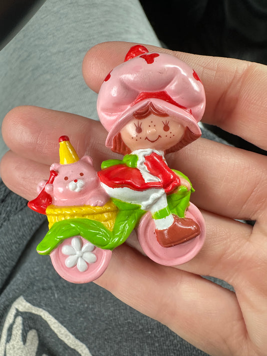 1984 Kenner Strawberry Shortcake with Custard on the Berry Cycle Mini PVC Figure #2