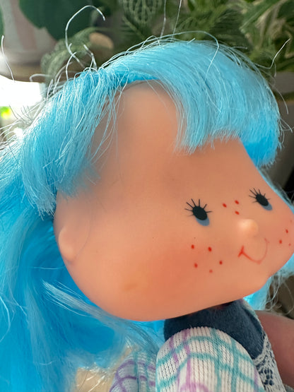 1985 Estrela Moranguinho Strawberry Shortcake Uvinha "Little Grape" Doll - Knot of Ribbon Line