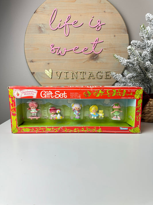 1982 Kenner Strawberry Shortcake Strawberryland Miniature Gift Set MIB NRFB