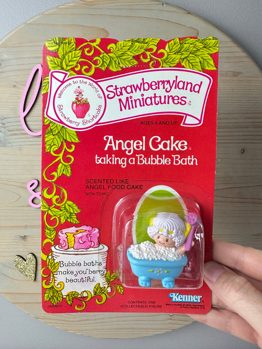 1982 Kenner Strawberry Shortcake Angel Cake in a Bath Miniature Figure MOC *Berry Vault*