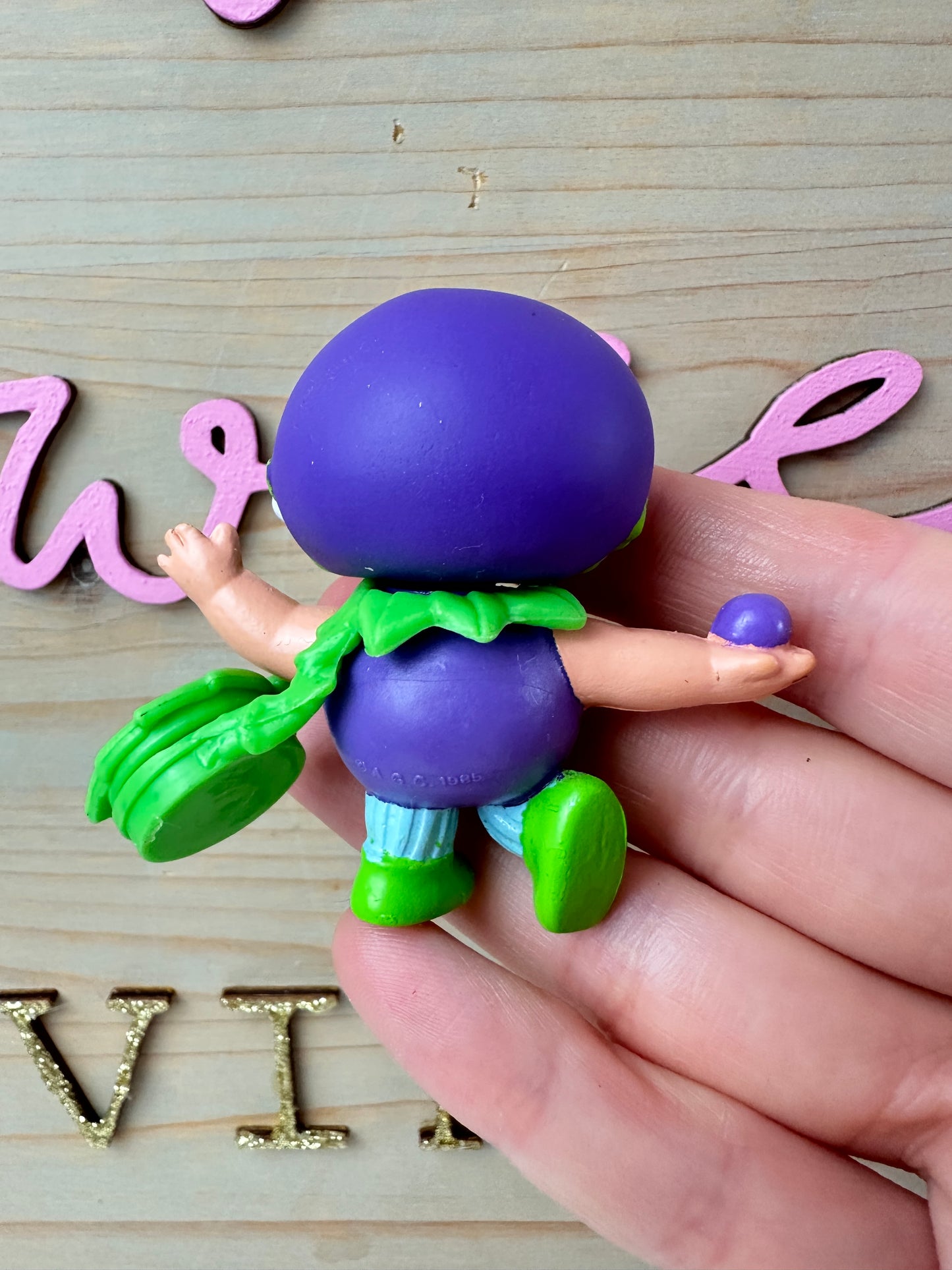 1985 Kenner Strawberry Shortcake Plum Berrykin Critter