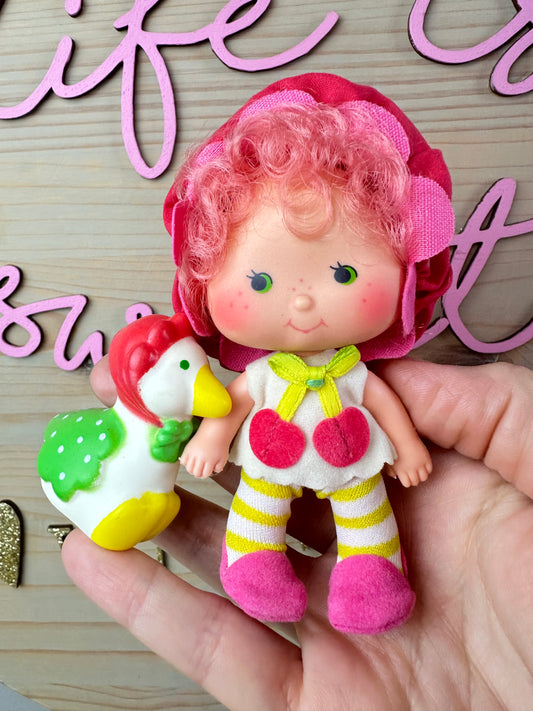 1982 Kenner Strawberry Shortcake Cherry Cuddler with Gooseberry *Berry Vault*