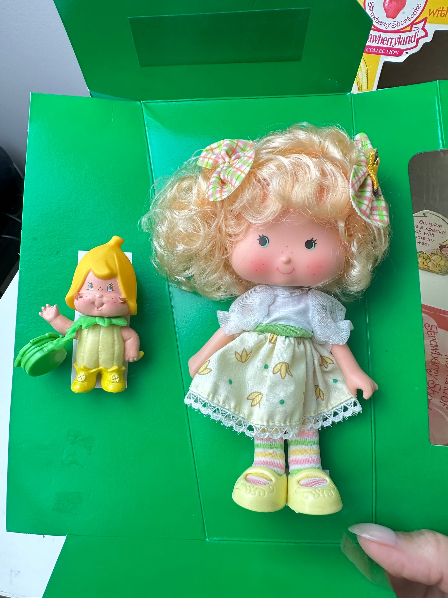 1985 Kenner Strawberry Shortcake Banana Twirl with Banana Berrykin Doll MIB *Berry Vault*