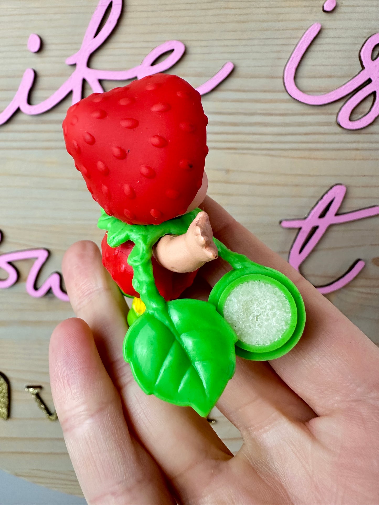 1985 Kenner Strawberry Shortcake Strawberrykin Critter w/ Full Pouch *Original*
