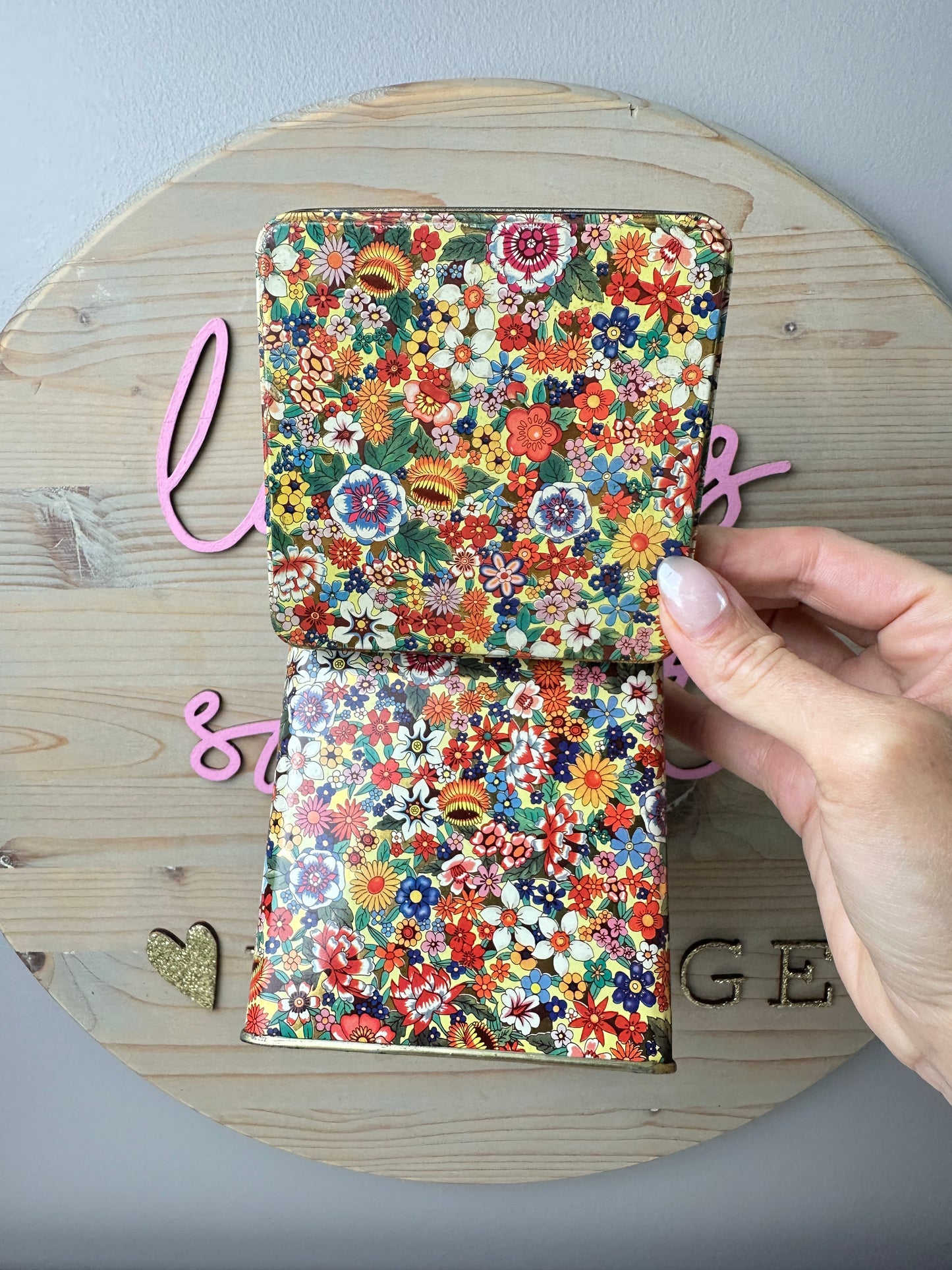 60s/70s Daher Floral Hinged Tin [England]