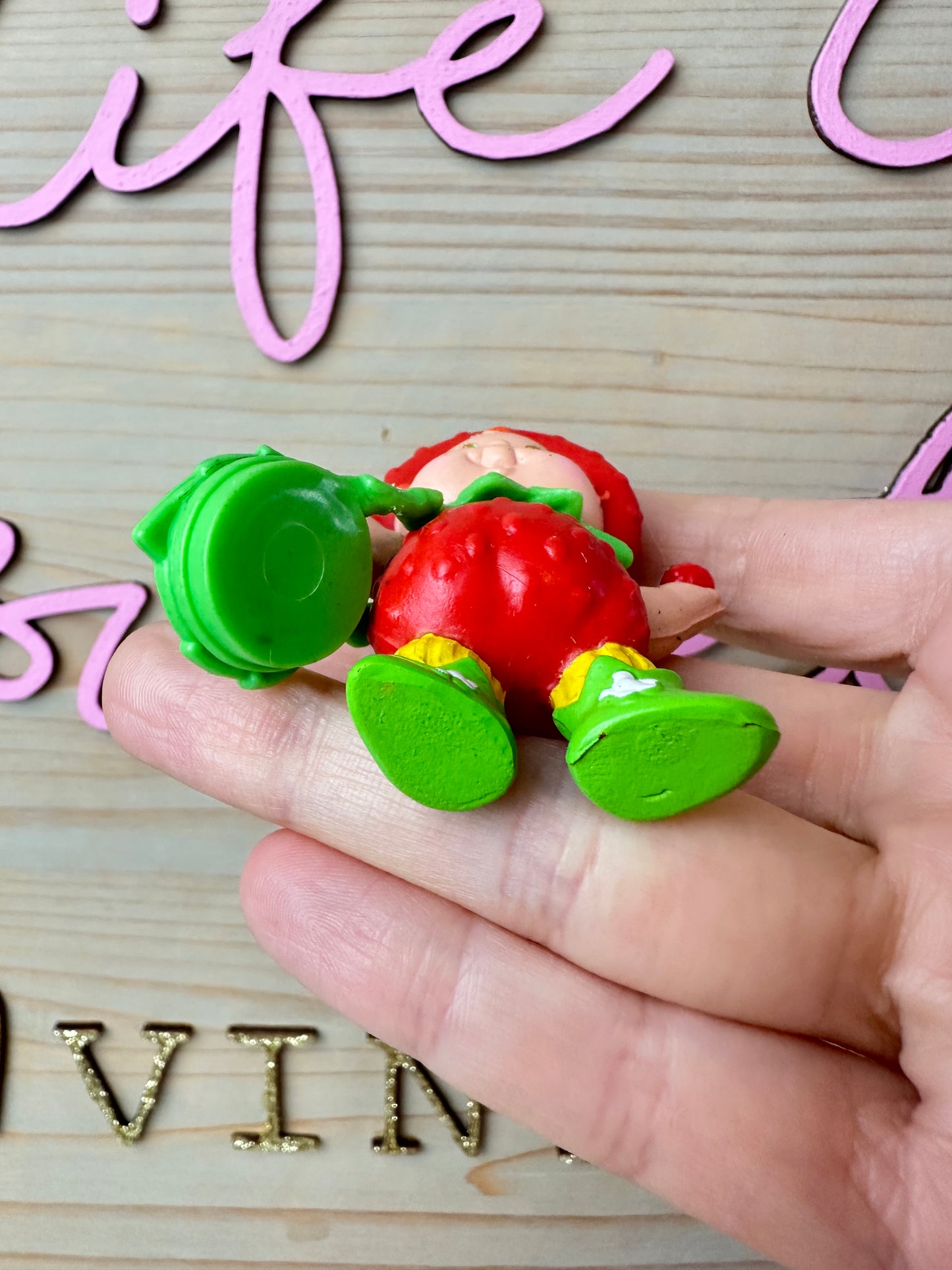 1985 Kenner Strawberry Shortcake Strawberrykin Critter w/ Full Pouch *Original*