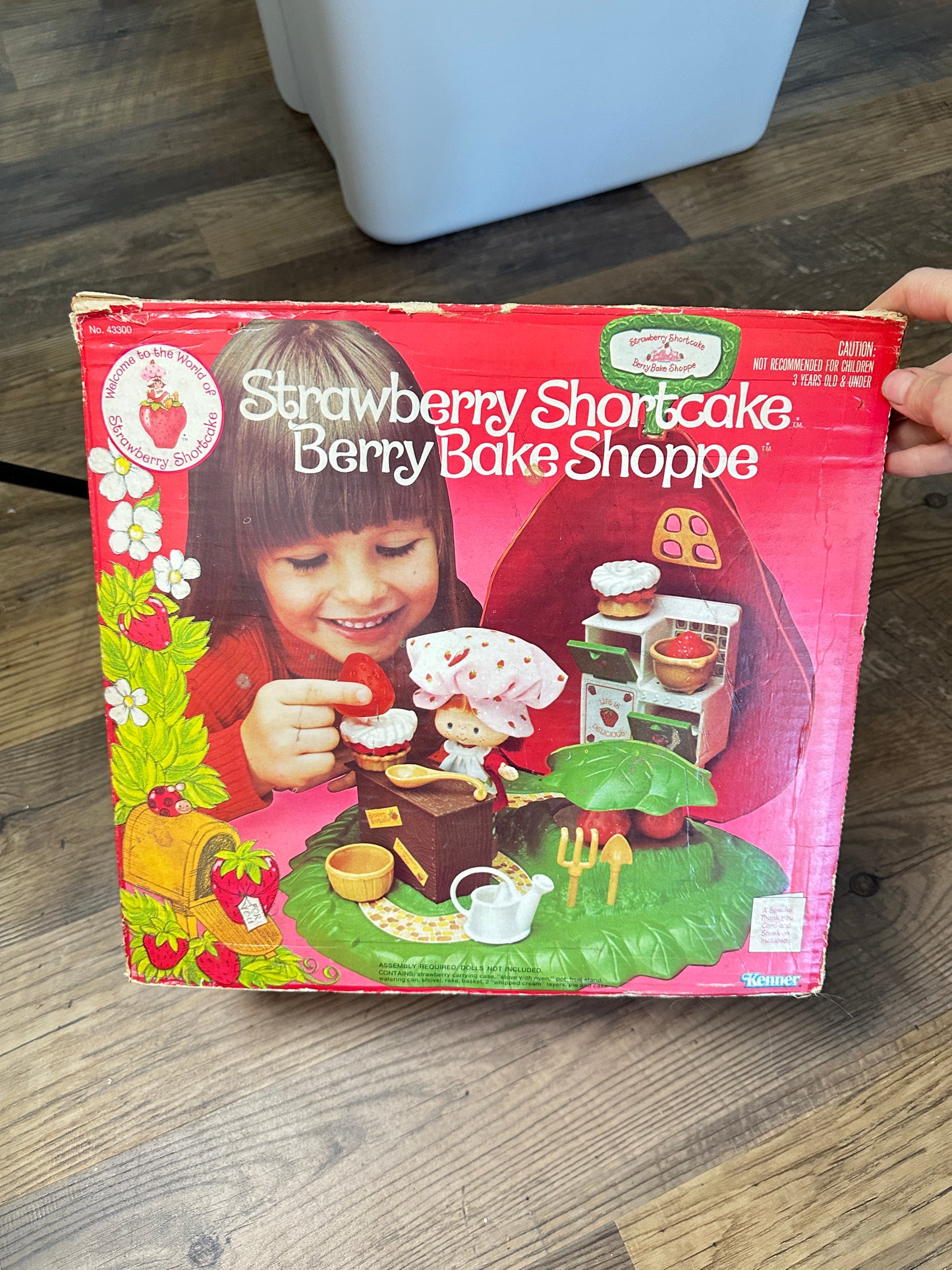 1980 Kenner Strawberry Shortcake Bake Shoppe with Box