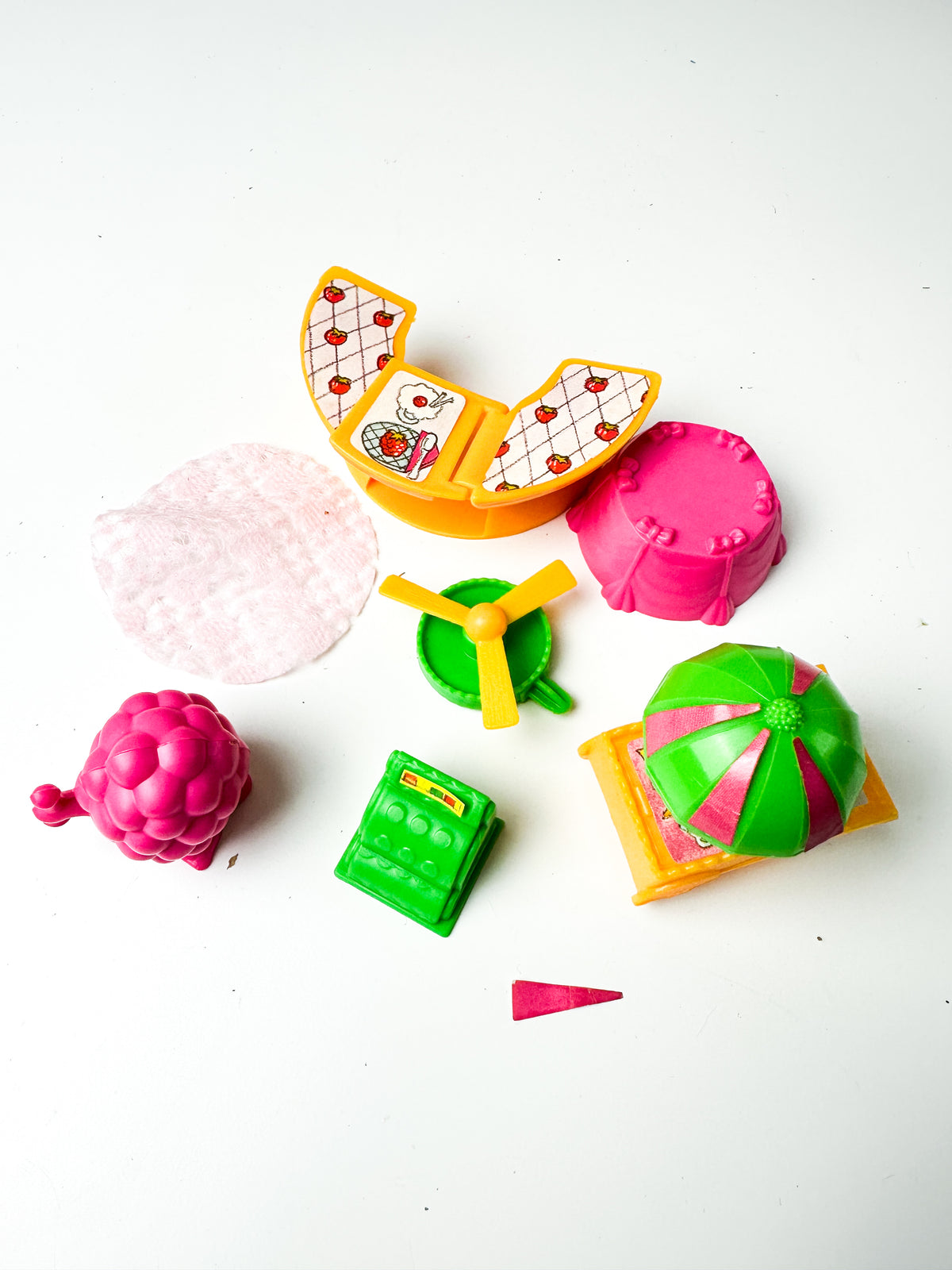 1981 Kenner Strawberry Shortcake Raspberry Tart Shoppe Accessories Lot