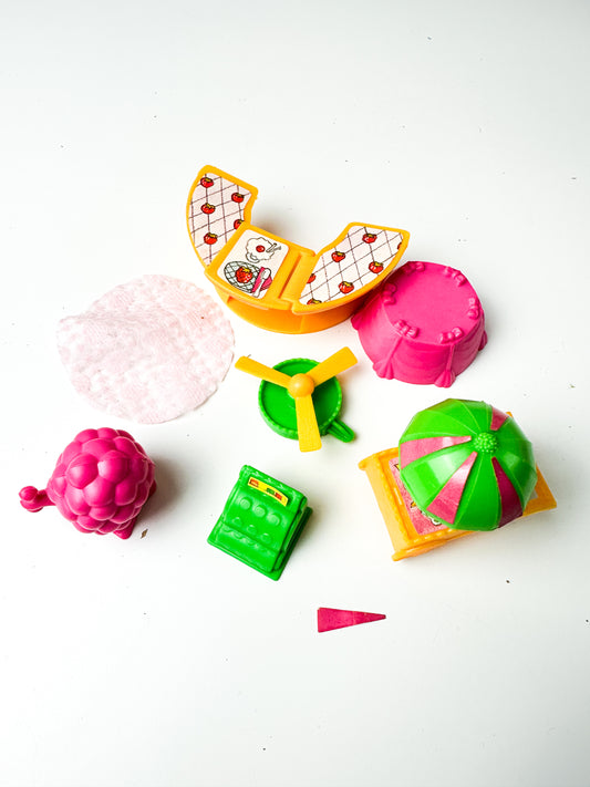 1981 Kenner Strawberry Shortcake Raspberry Tart Shoppe Accessories Lot