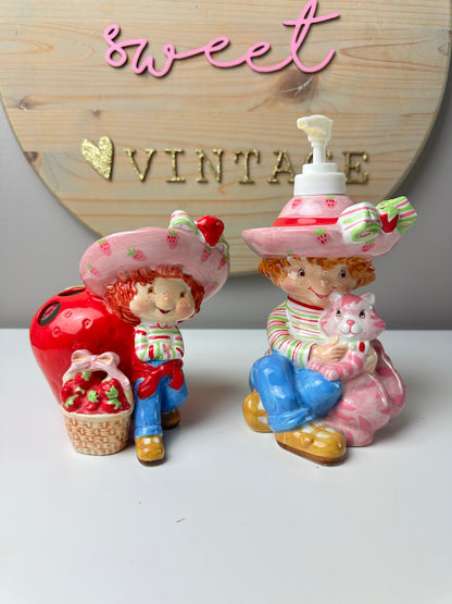 2000s Y2K Bandai-style Strawberry Shortcake Bathroom Accessories [Lot of 2]